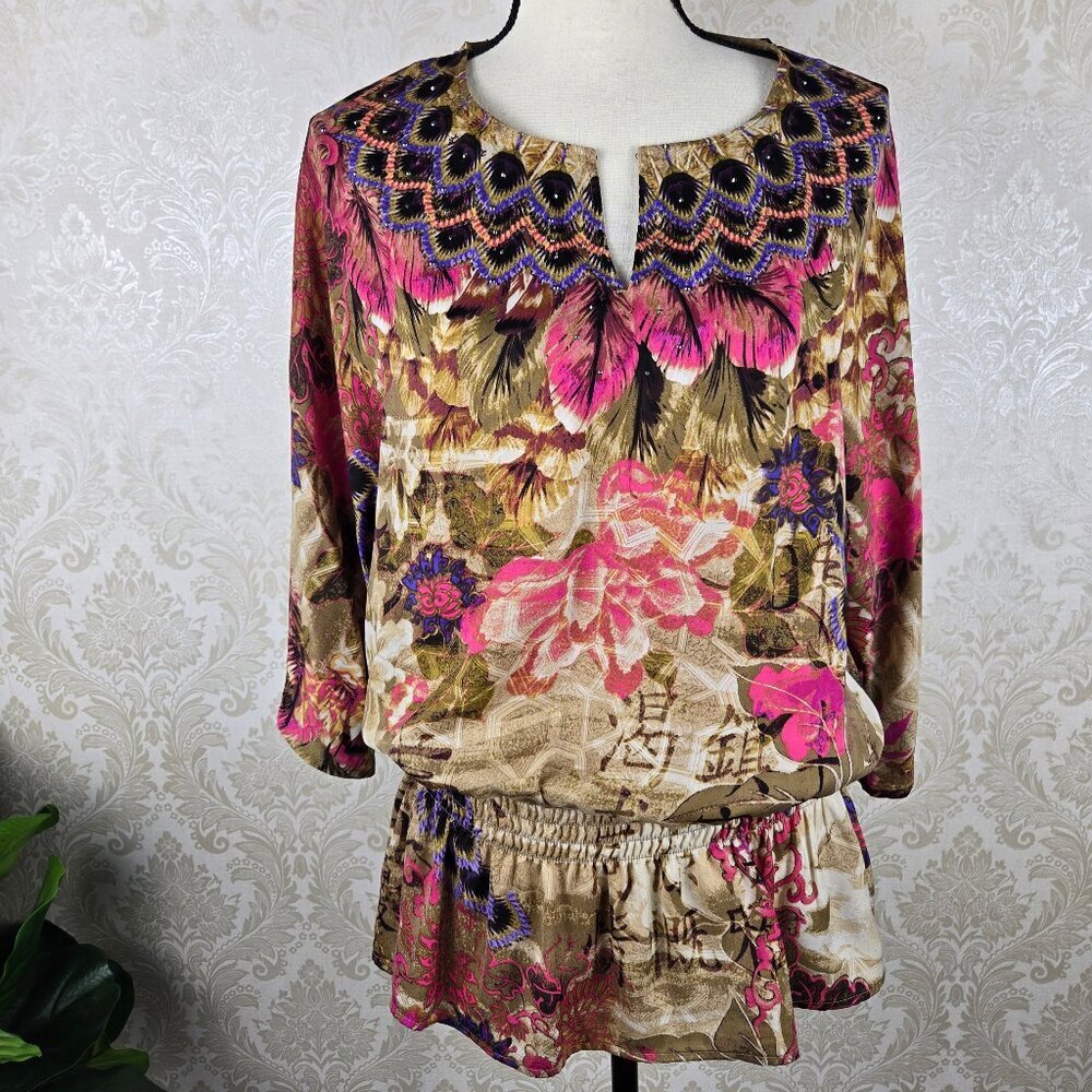 Chico's Size 2 (US Large) Split V-neck Peplum Blouse Floral Feather Print Studs